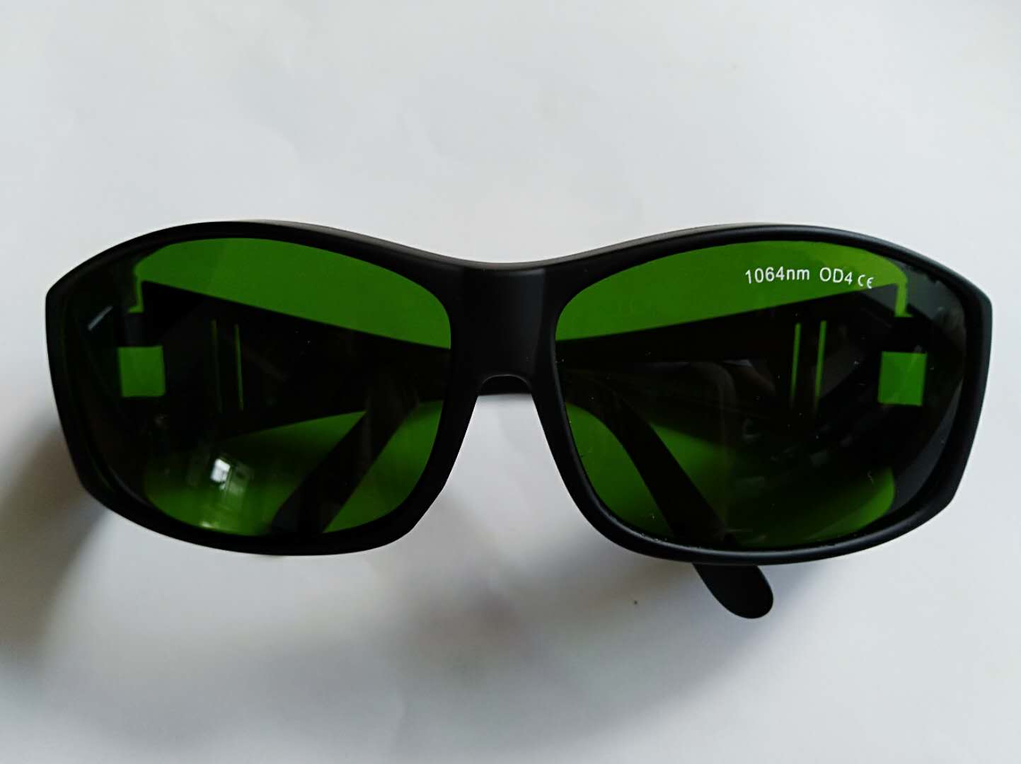 激光护目镜开始预订